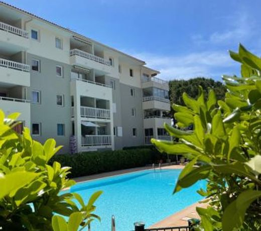 Appartement avec piscine privée