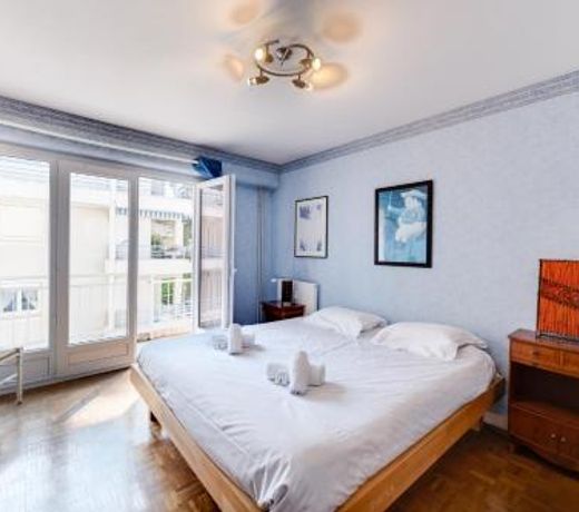 85 m2, calme , parking, centre ville