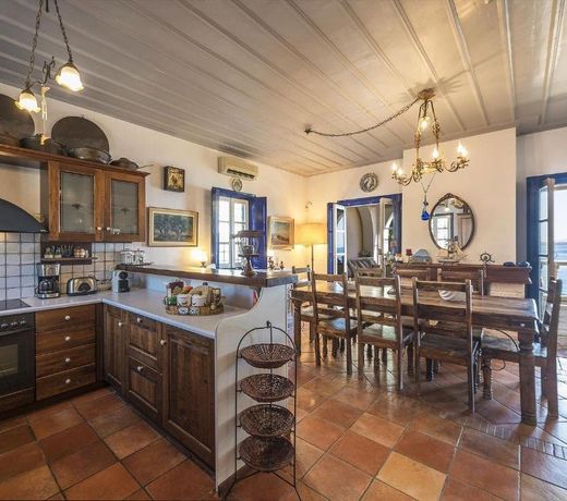 Beachfront Spetses spectacular fully equipped traditional Villa familiesgroups