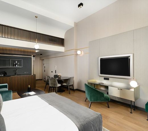 Emerald Downtown Suites