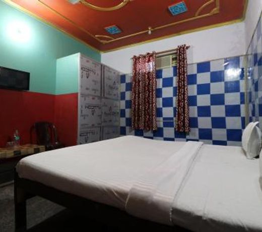 Capital O 82585 Honey Hotel