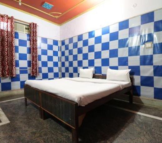 Capital O 82585 Honey Hotel