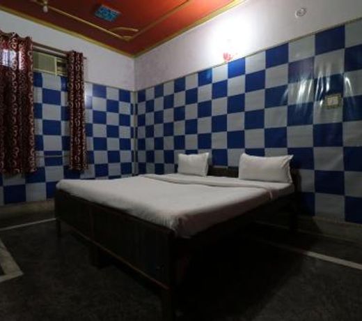 Capital O 82585 Honey Hotel