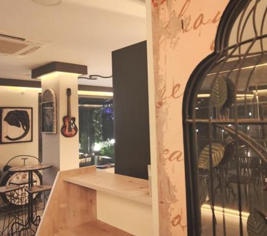 L'opera Deluxe Hotel