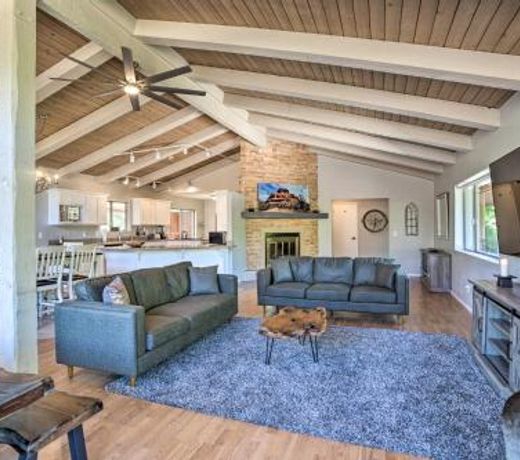 Spacious Sedona Hideaway with Furnished Patio!