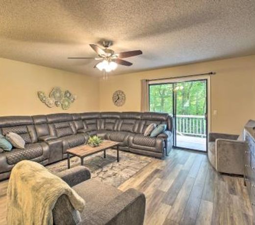 Hot Springs House with Spacious Deck and Grill!