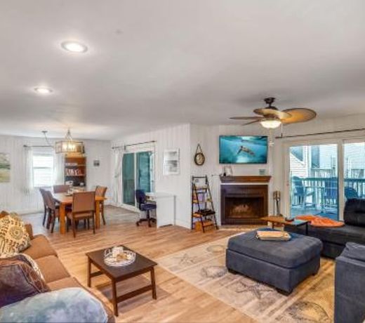 Pelican Pointe Spacious updated beachfront with double balcony