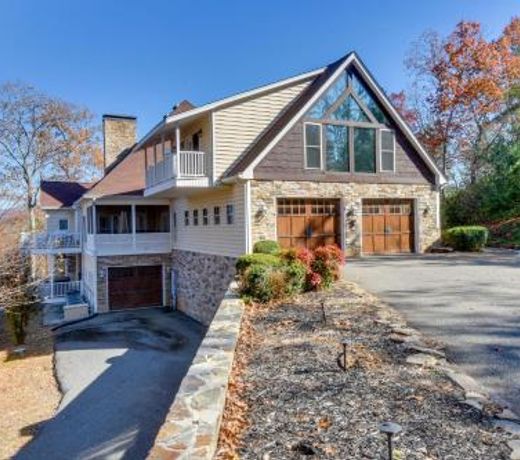 Blairsville Mansion Hot Tub, Casino and Games