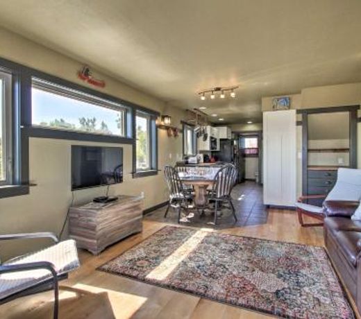 Pet-Friendly Choteau Townhome with Gas Grill!