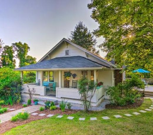 Restored 1930s Home on 1 Acre Walk to Town!