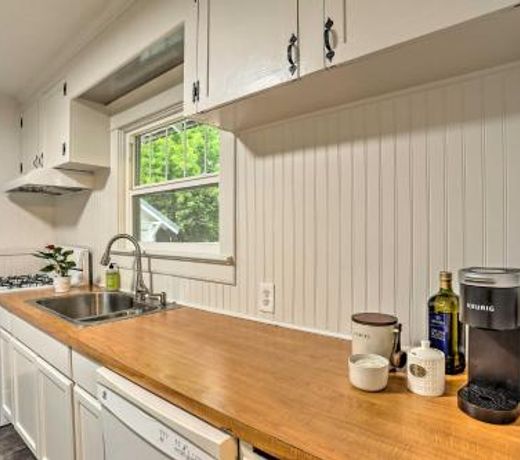 Pet-Friendly Baker City Abode with Private Yard