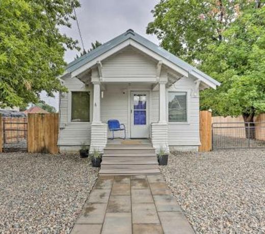 Pet-Friendly Baker City Abode with Private Yard