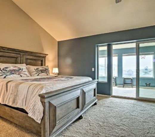 Gold Beach Townhome with Ocean Views and Sunroom!