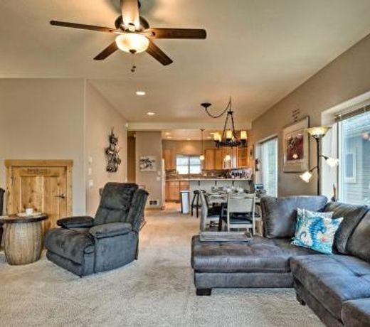 Gold Beach Townhome with Ocean Views and Sunroom!