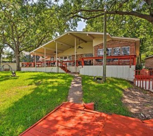 Spacious Waterfront Getaway with Deck and Patio!
