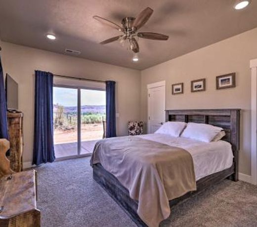 Quiet Kanab Home with Panoramic Views and Porch!