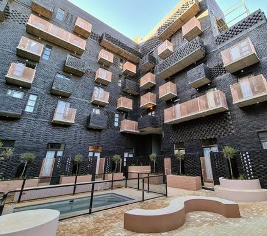 Johannesburg City Building Free WiFi and Swimming pool