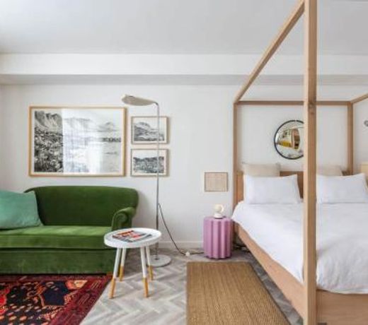 Mid Century Modern Central Upper City