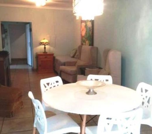 Â¡PLENO CENTRO CON PATIO GRANDE Y COCHERA!