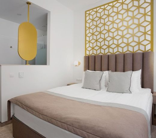 Mera Hotel