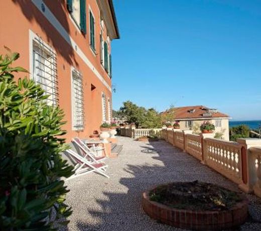 Trilocale in villa vista mare Apt 2