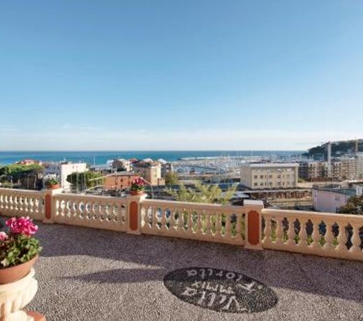 Trilocale in villa vista mare Apt 2