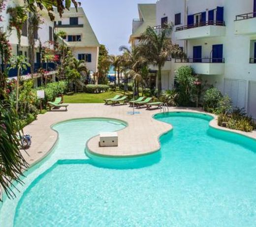 Leme Bedje - Pool, WiFi & Beachfront