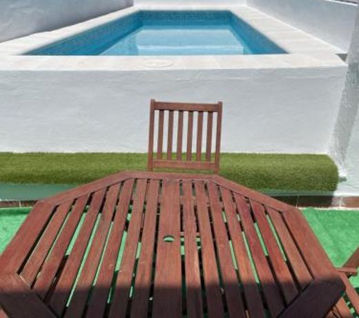 Apartamento nuevo con piscina en el centro "DoÃ±a Paca"