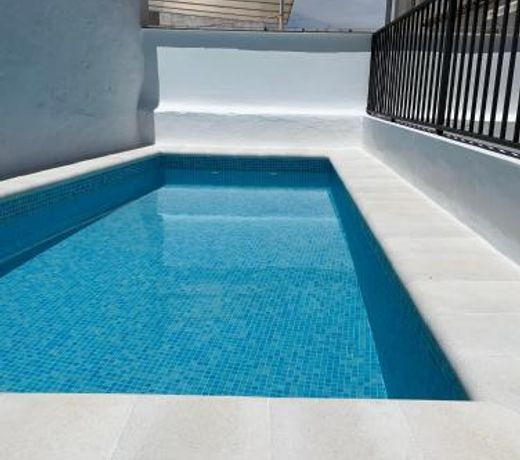 Apartamento nuevo con piscina en el centro "DoÃ±a Paca"