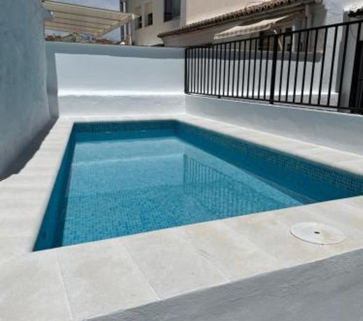Apartamento nuevo con piscina en el centro "DoÃ±a Paca"