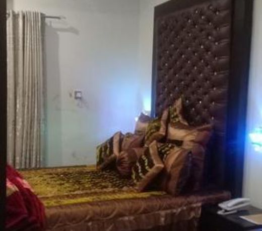 S.R. Lounge Multan