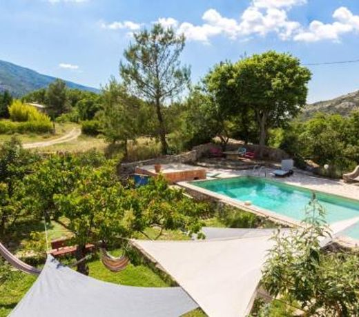 Villa de 3 chambres avec piscine privee jardin amenage et wifi a Vauvenargues