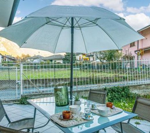 Amazing apartment in Chatillon with WiFi and 2 Bedrooms