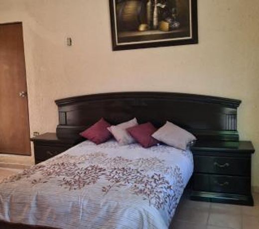Room in Guest room - Padrinos Hostal La Paz Full House