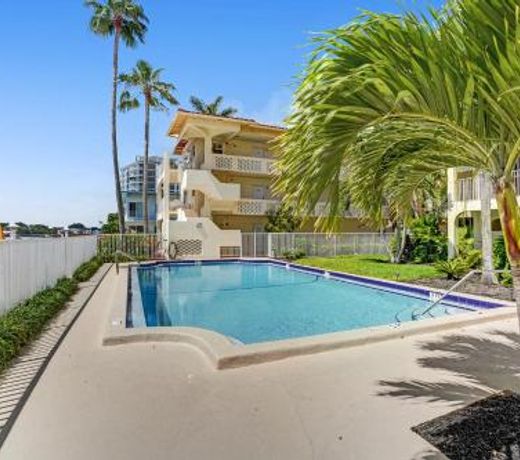 Fort Lauderdale Yacht and Beach Club 209