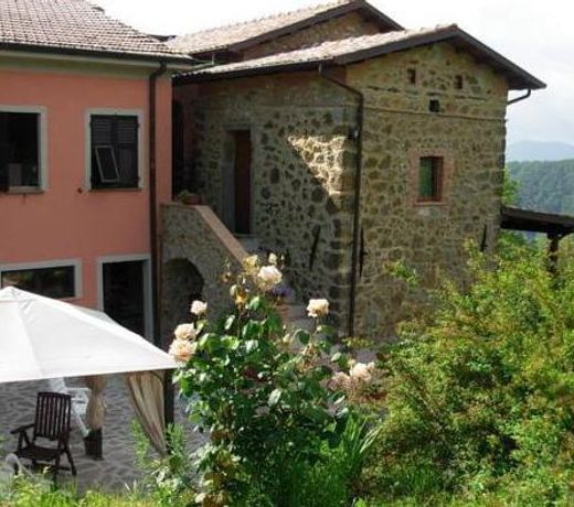 Holiday Home in Canossa with Swimming Pool, Garden and Patio