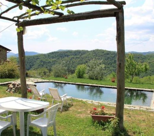 Holiday Home in Canossa with Swimming Pool, Garden and Patio