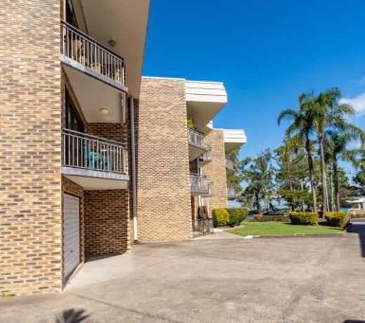 Great location close to waterfront, Shops, Restaurants and Cafes.