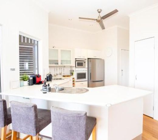 BEST OCEAN VIEWS ON STRADDIE + SUNSET DECK
