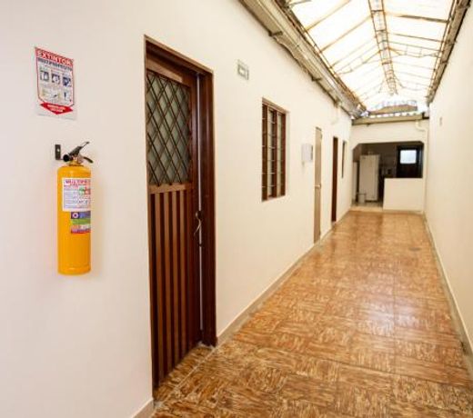 KOMODO ALOJAMIENTO - Casa hostal autoservicio - Habitaciones con baÃ±o privado, agua caliente , cama 2x2 y parking para motos