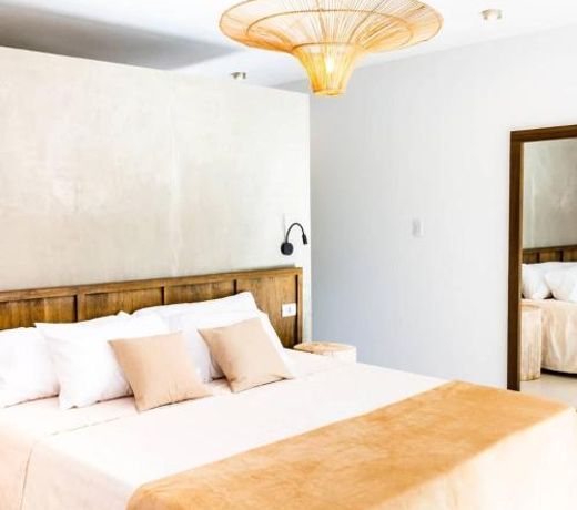 Favre Suites