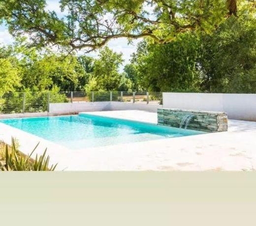 Favre Suites