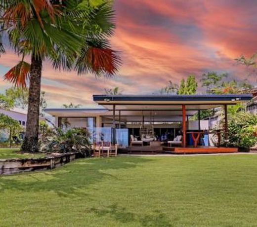 Absolute Beachfront House with Private Pool