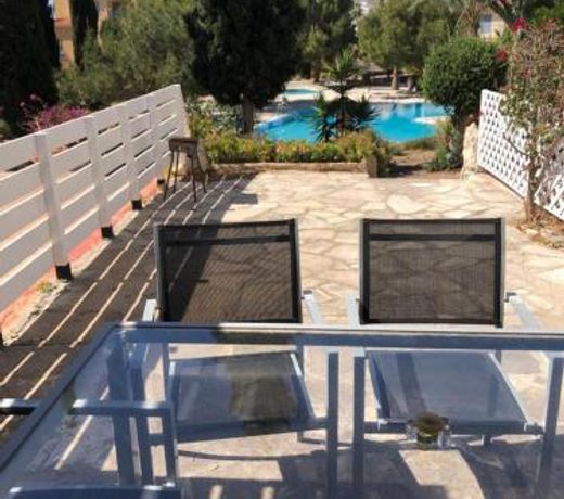 Spacious 3 bed, 2 bath maisonette in Regina Gardens