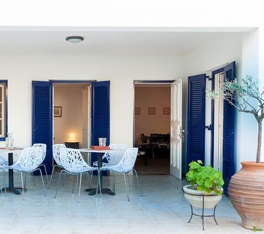 Thanos Luxury Apartment in Spetses