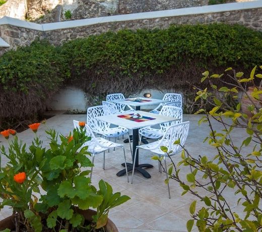 Thanos Luxury Apartment in Spetses