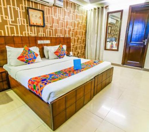 FabHotel Signature Plaza