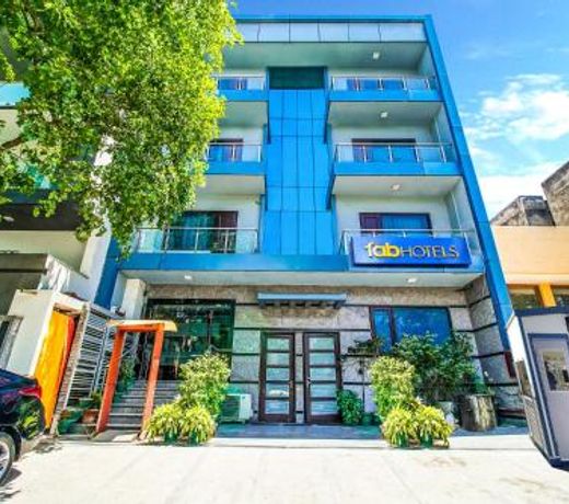 FabHotel Signature Plaza