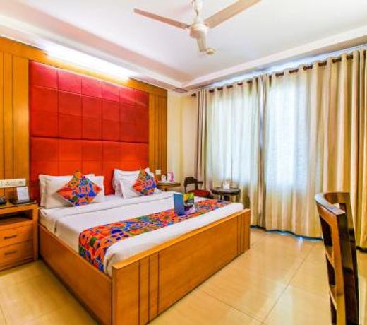 FabHotel Signature Plaza