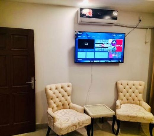Luxurious & Comfy 1BHK Apartment, Wifi & SmartTV.